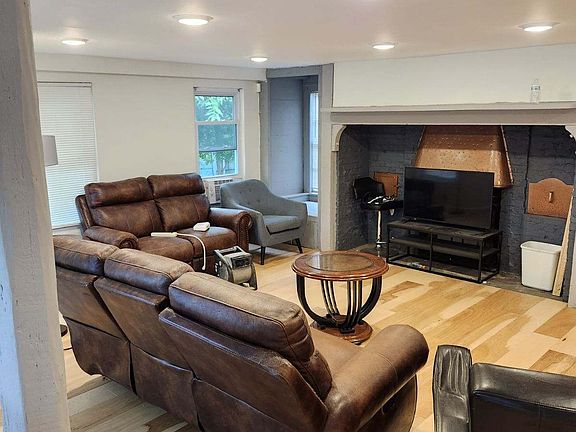 3rd image of 125 Oak St #3