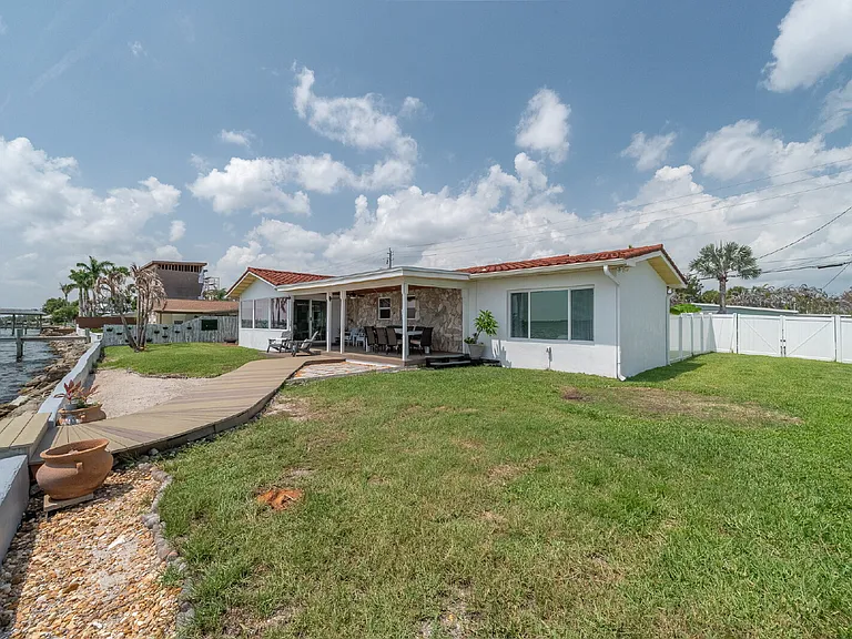 1110 S Banana River Dr — Photo 7