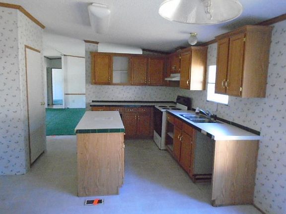 5th image of 591 Sydenham St