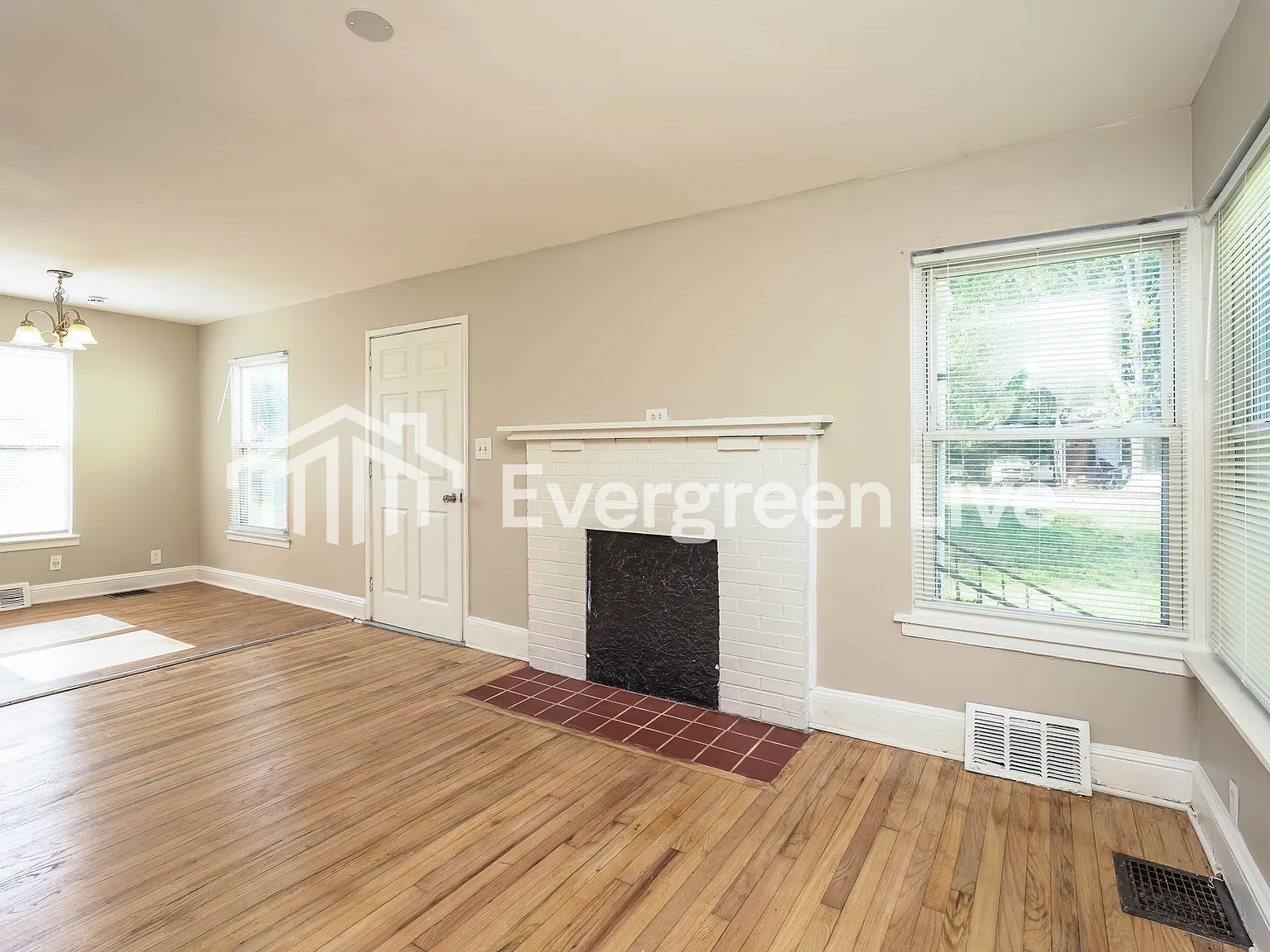 3 bed, 1.0 bath, 1100 sqft, $1,295 — Photo 4