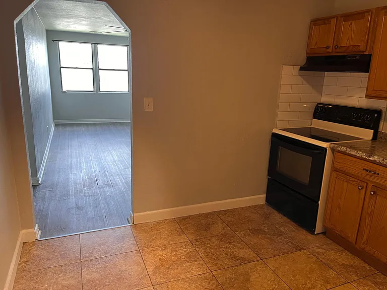 1350 Kingston St #6 — Photo 13