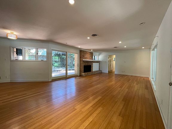 3rd image of 3816 Glenwood Dr