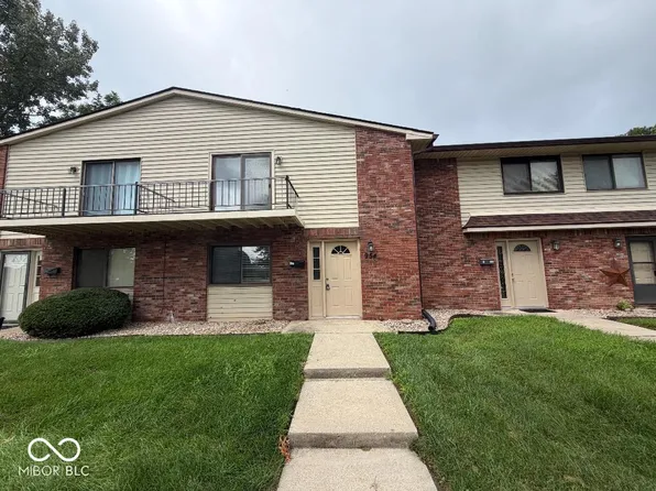 954 Greenwood Trl W, Greenwood, IN 46142