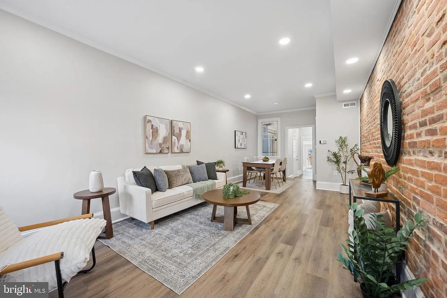 3 bed, 2333 sqft, $3,400 — Photo 3
