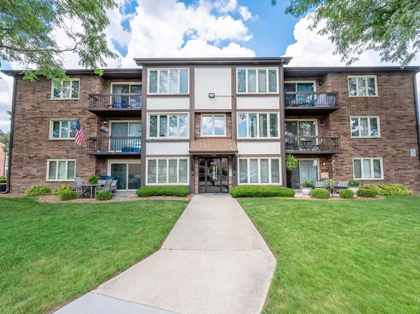 4948 Circle Ct APT 704, Crestwood, IL 60418