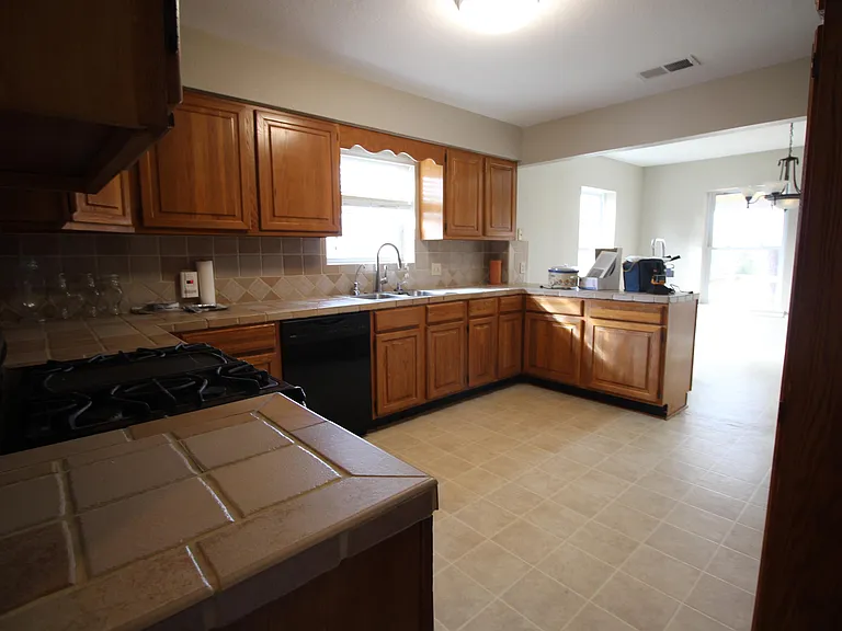 7731 FM 857 — Photo 11