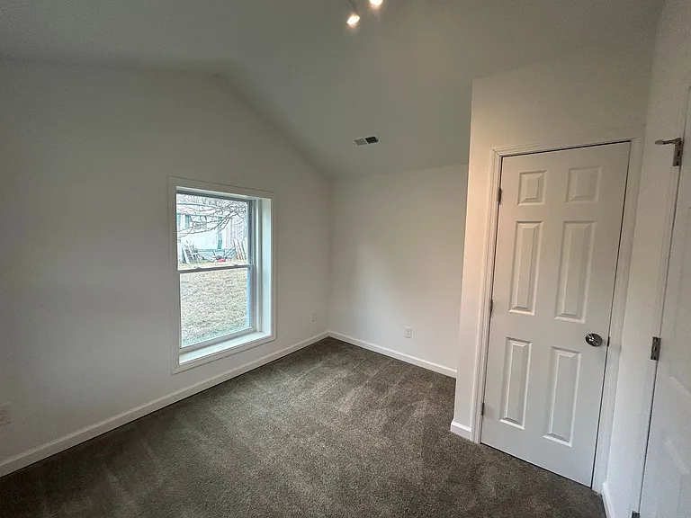 614 Maple Rd — Photo 7