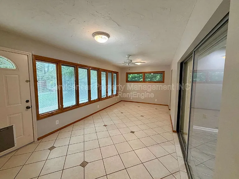423 Whispering Oaks Ct — Photo 13