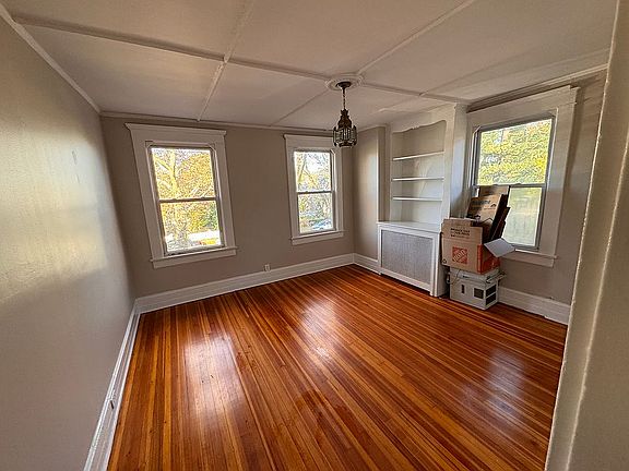 3rd image of 689 Gramatan Ave #2