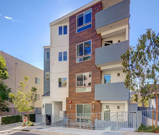 11912 Laurelwood Dr #201 — Photo 37