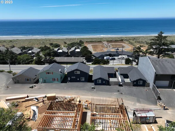 29159 Kerber Dr #12, Gold Beach, OR 97444