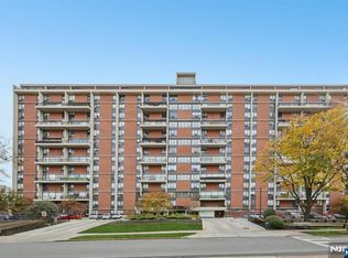 4 Horizon Rd #627, Fort Lee, NJ 07024