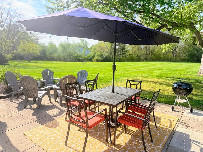 The most beautiful and relaxing outdoor space! 1 Acre of private outdoor space with firepit, charcoal grill and outdoor dining set. You will love every second you spend outdoors enjoying your space.