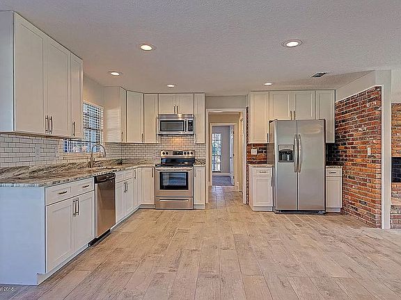 3rd image of 2 Yacht Club Ln
