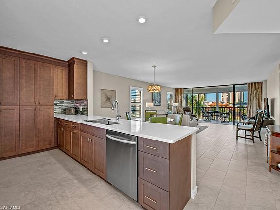 4th image of 880 Huron CT #1-401