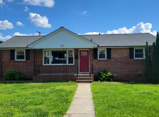 307 Yorktown Dr, Colonial Heights, VA 23834