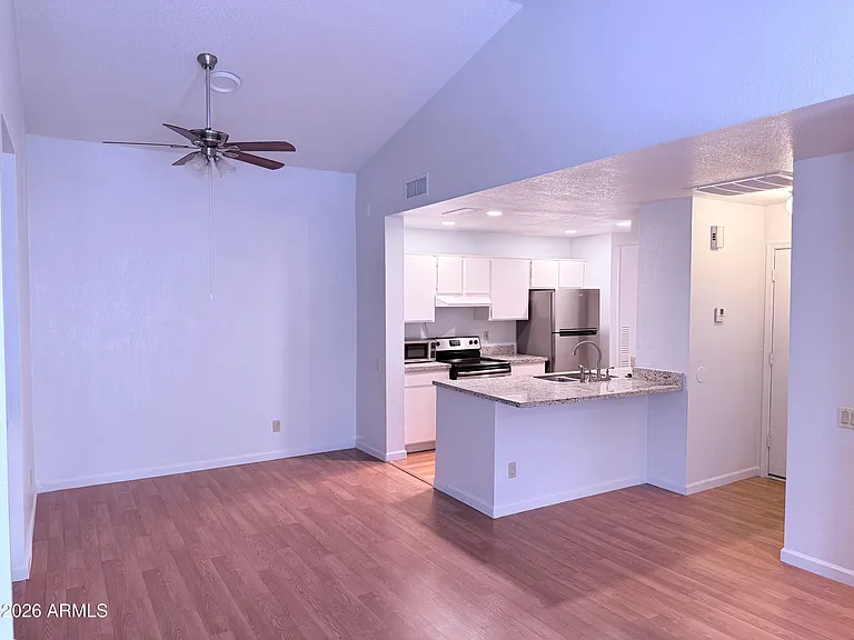 2035 S Elm St #208 — Photo 3