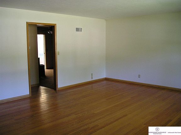 5th image of 340 Eastridge Dr