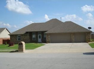 621 Summerfield Ave, Lowell, AR 72745