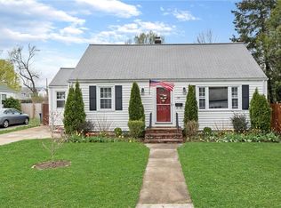 69 Myrtle Ave, Warwick, RI 02886