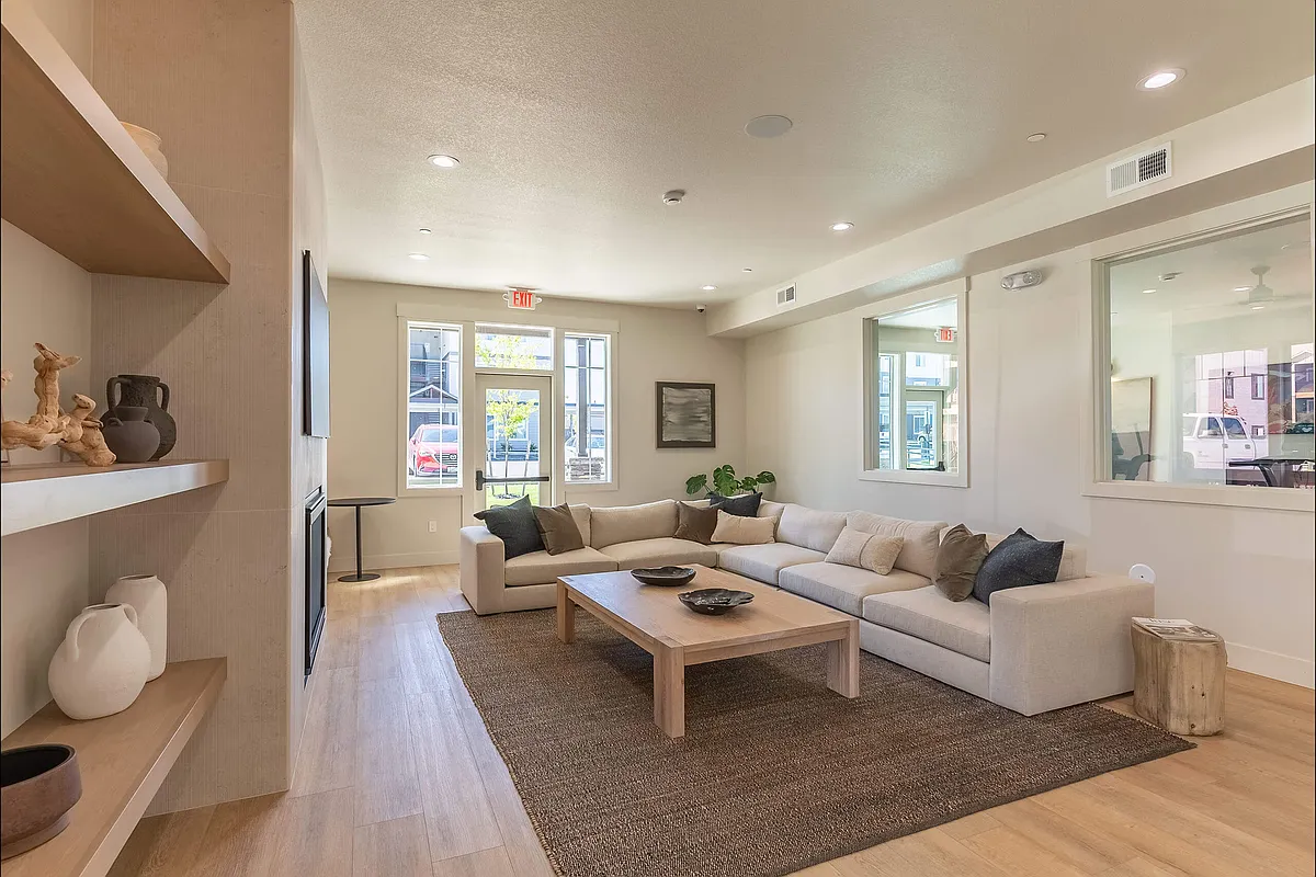 Building Photo - Cascade Place Apartment Homes