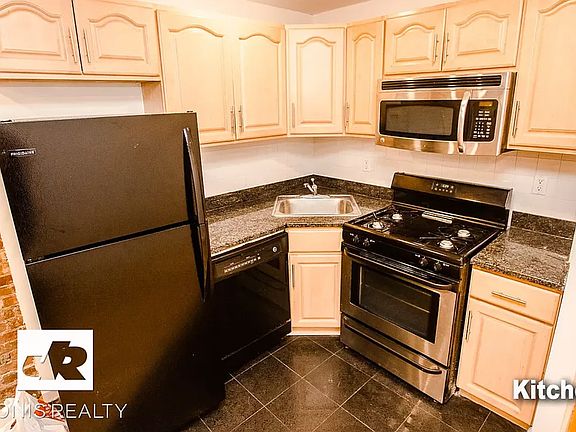 3rd image of 318 E 34th St APT 1b