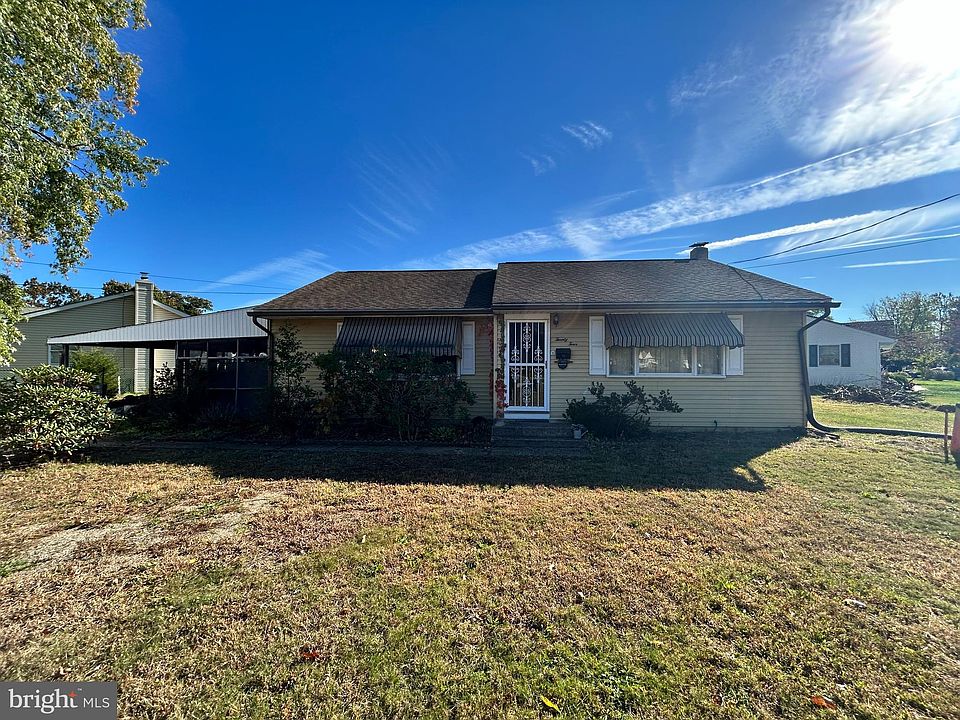 1st image of 24 W Lois Dr