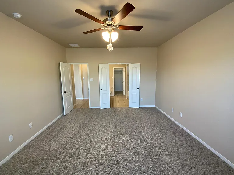 1049 Lakeway Crossing Dr — Photo 8