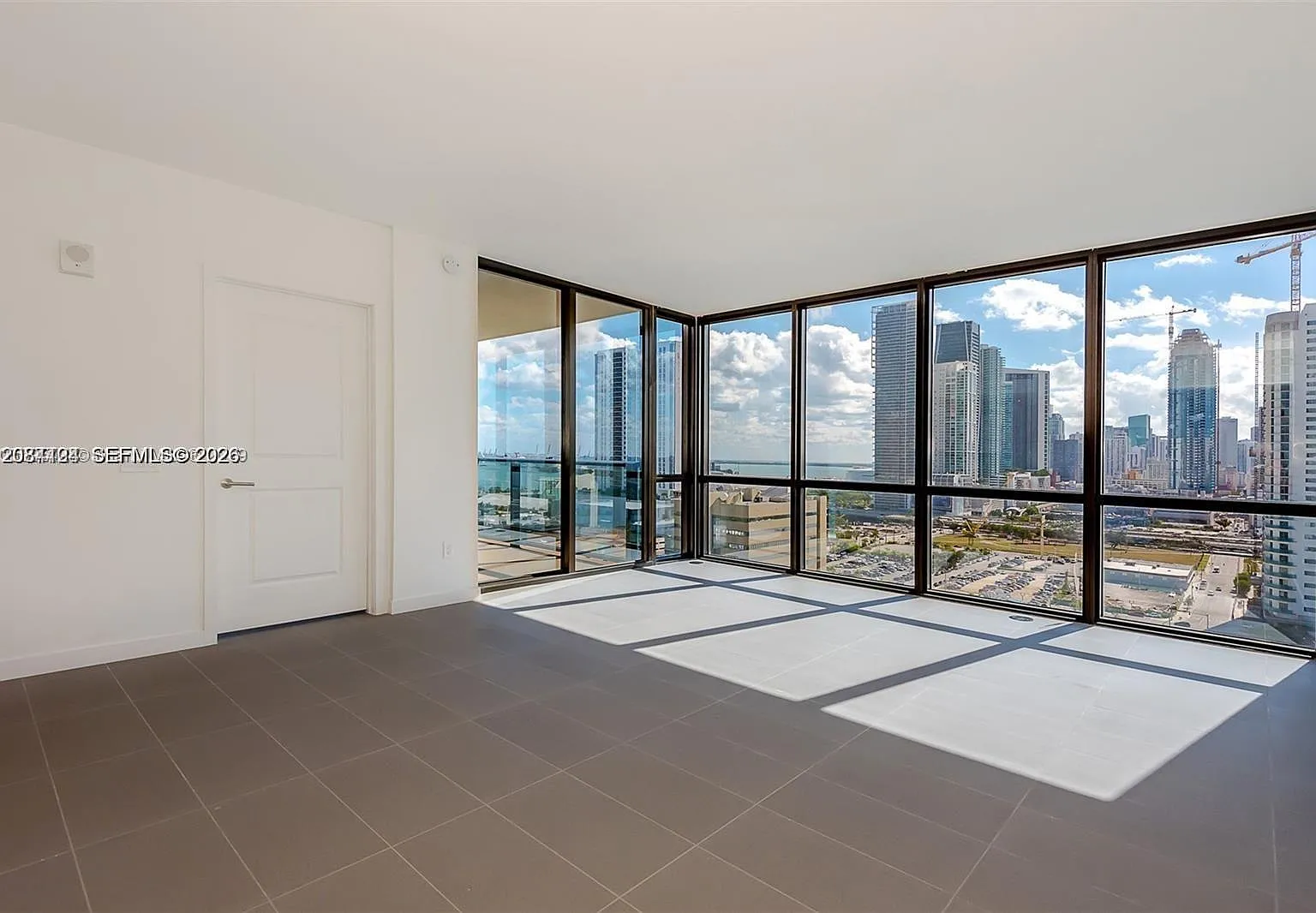 Canvas Condo — Photo 2