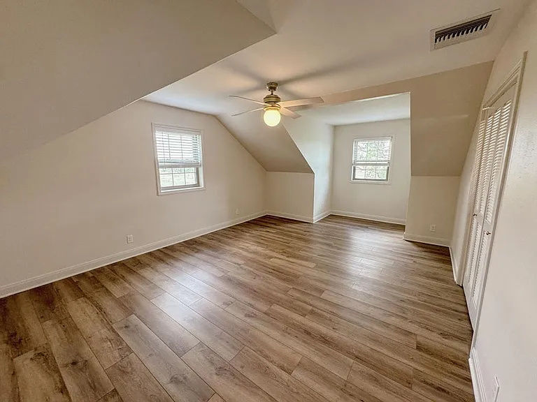 5121 FM 446 — Photo 28