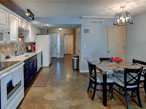 8112 N Lawn Ave, Kansas City, MO 64119
