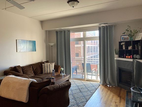 4th image of 657 W Fulton St Unit 403