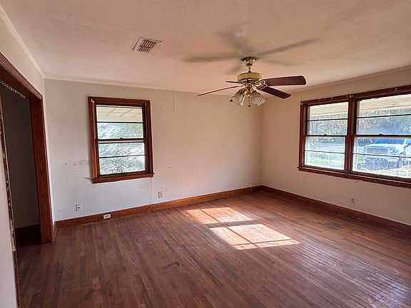 5th image of 408 Idlewild Rd