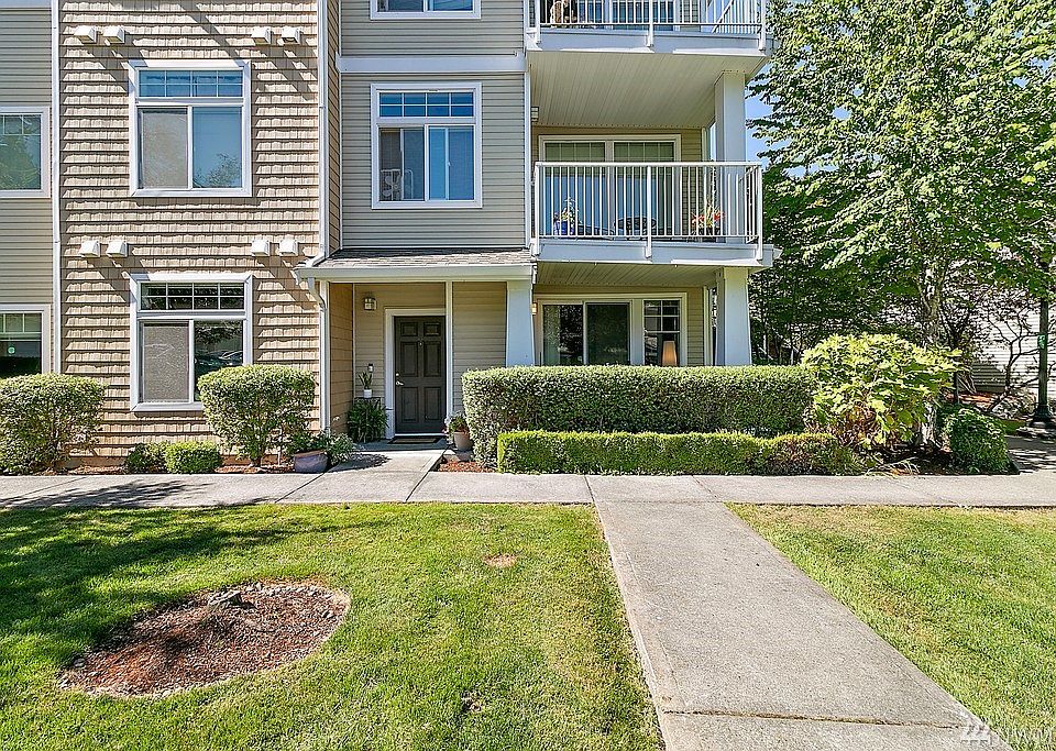 Ground Floor Drive Up Level Entry just a short sidewalk from the 1 Car Detached Garage & addl. parking spaces.