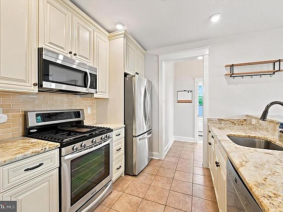 2nd image of 622 Country Club Ln