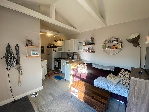 5th image of 119 Flower St #B