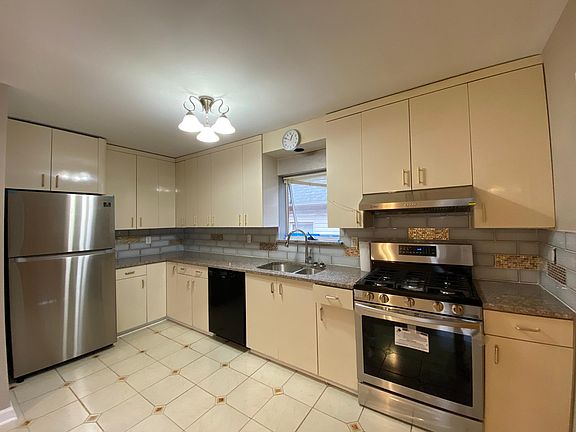 2nd image of 3259 Layton Ave #3
