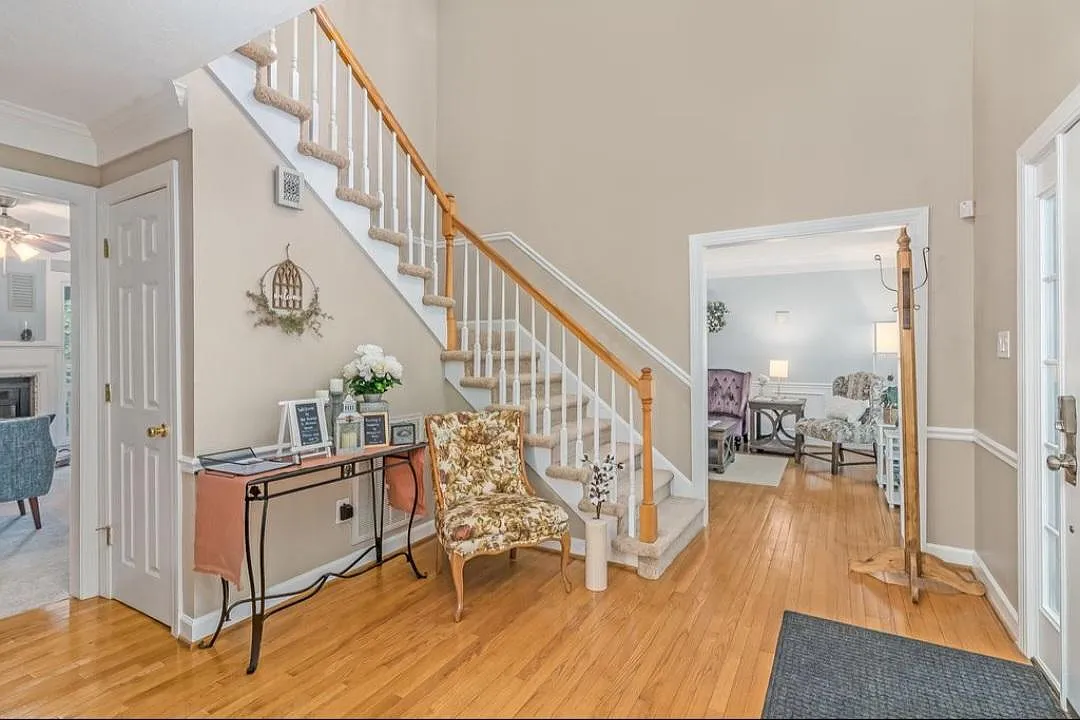 Building Photo - 627 Brookview Dr