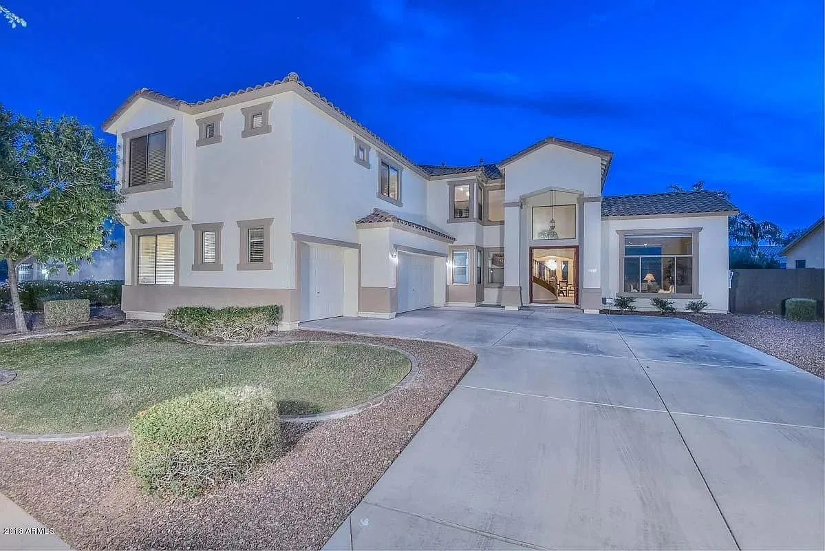 4 bed, 2.5 bath, 4214 sqft, $6,975 — Photo 1
