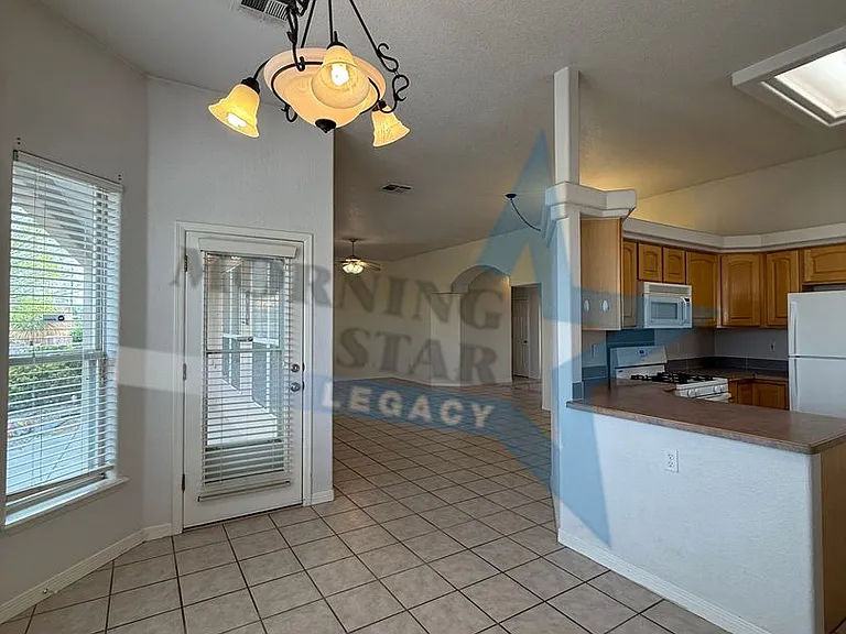 2935 Scenic Cir — Photo 22