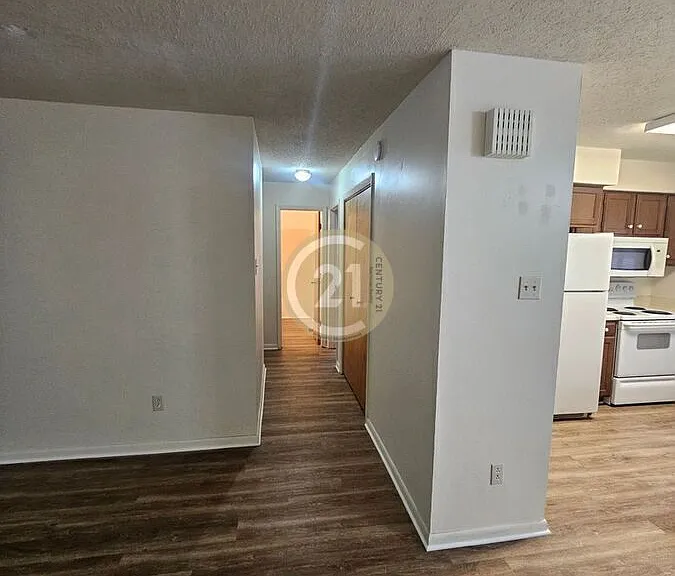 405 32nd St #203 — Photo 8