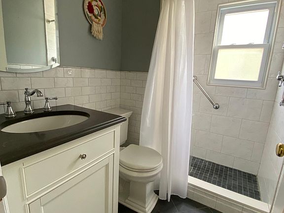 4th image of 1630 Highland Ave