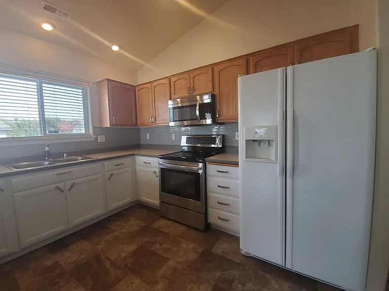2421 S Arthur Ct — Photo 10