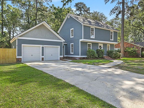 3rd image of 106 Sweetbriar Rd