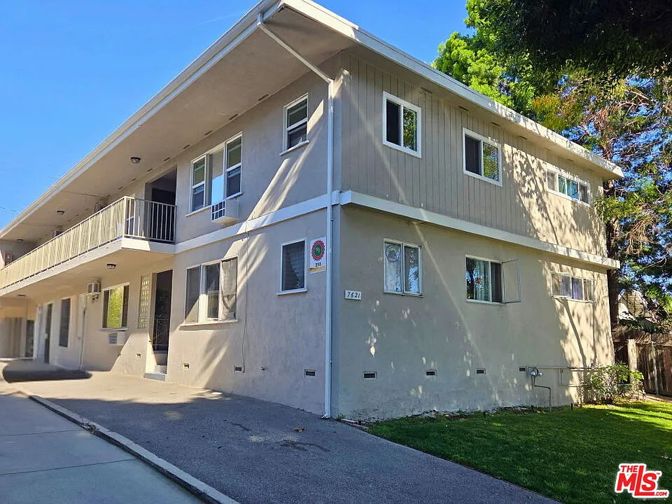 2 bed, 1.0 bath, 1000 sqft, $2,750 — Photo 1