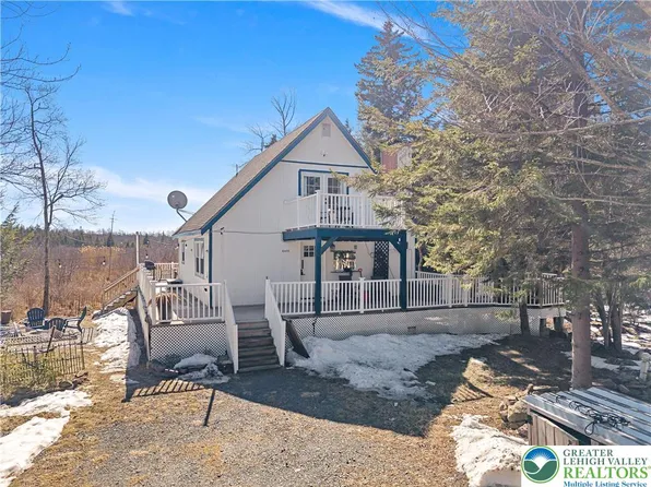 7696 Fawn Ln, Tobyhanna, PA 18466