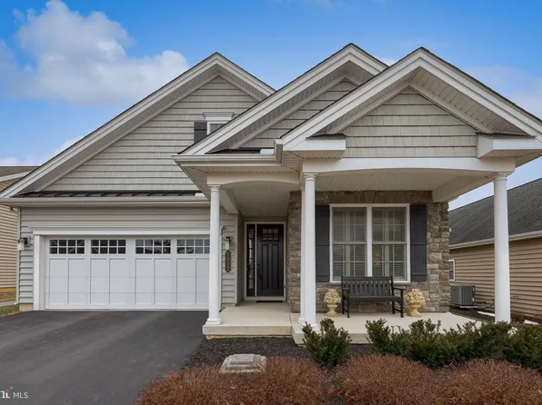 1032 Presidents Dr, Lititz, PA 17543