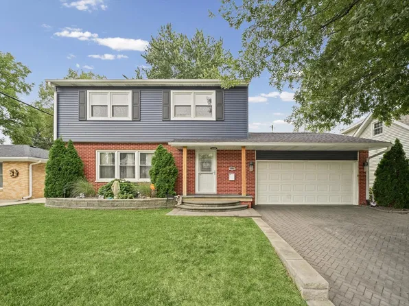 4038 N Buckingham Dr, Decatur, IL 62526