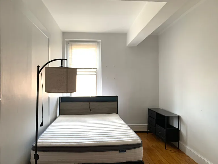 374 Thames St — Photo 9
