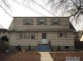 1424 Newbridge Rd, Bellmore, NY 11710